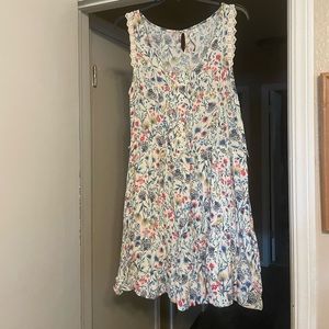 Lauren Conrad - White floral print dress